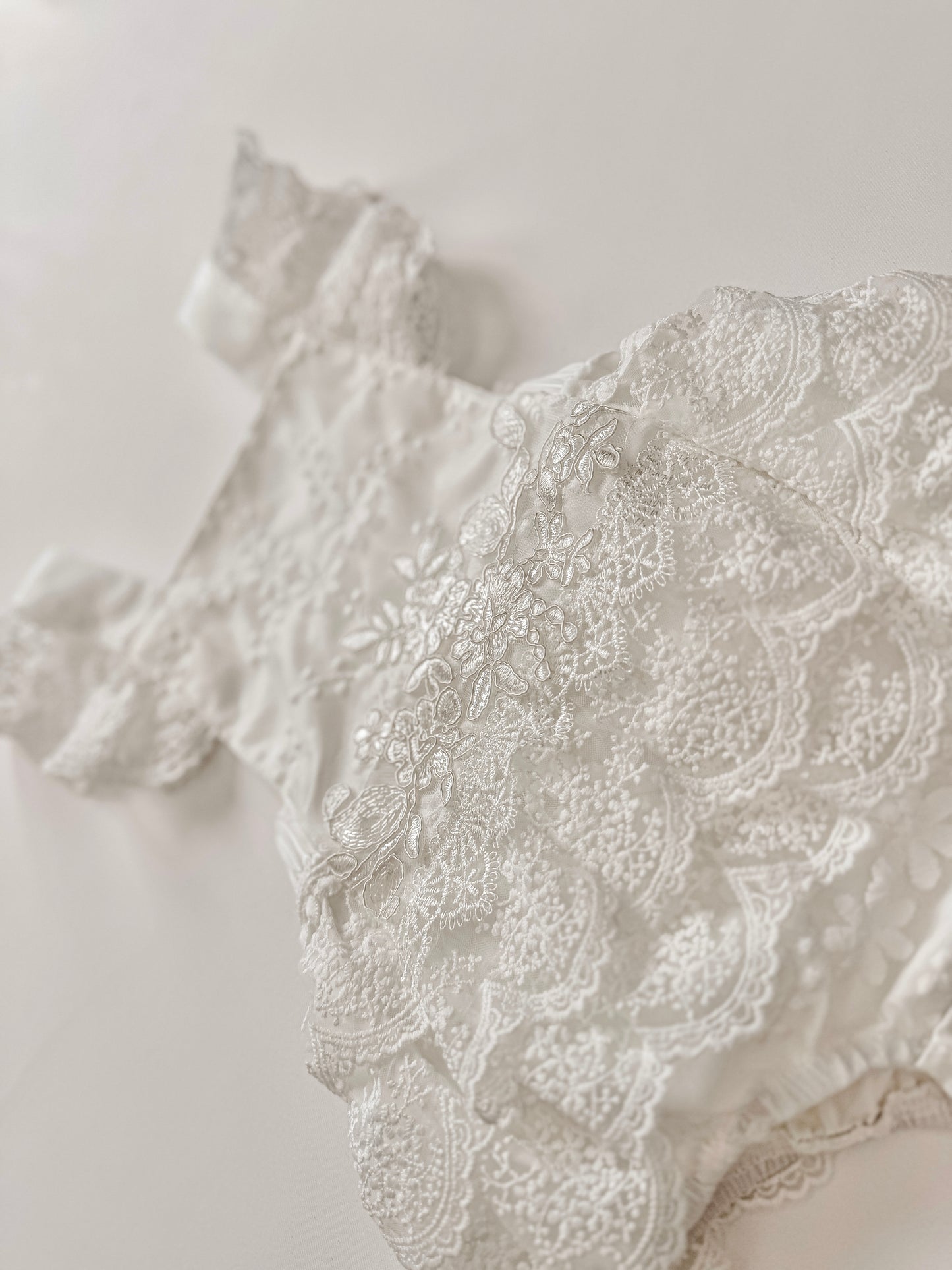 WHITE LACE ROMPER